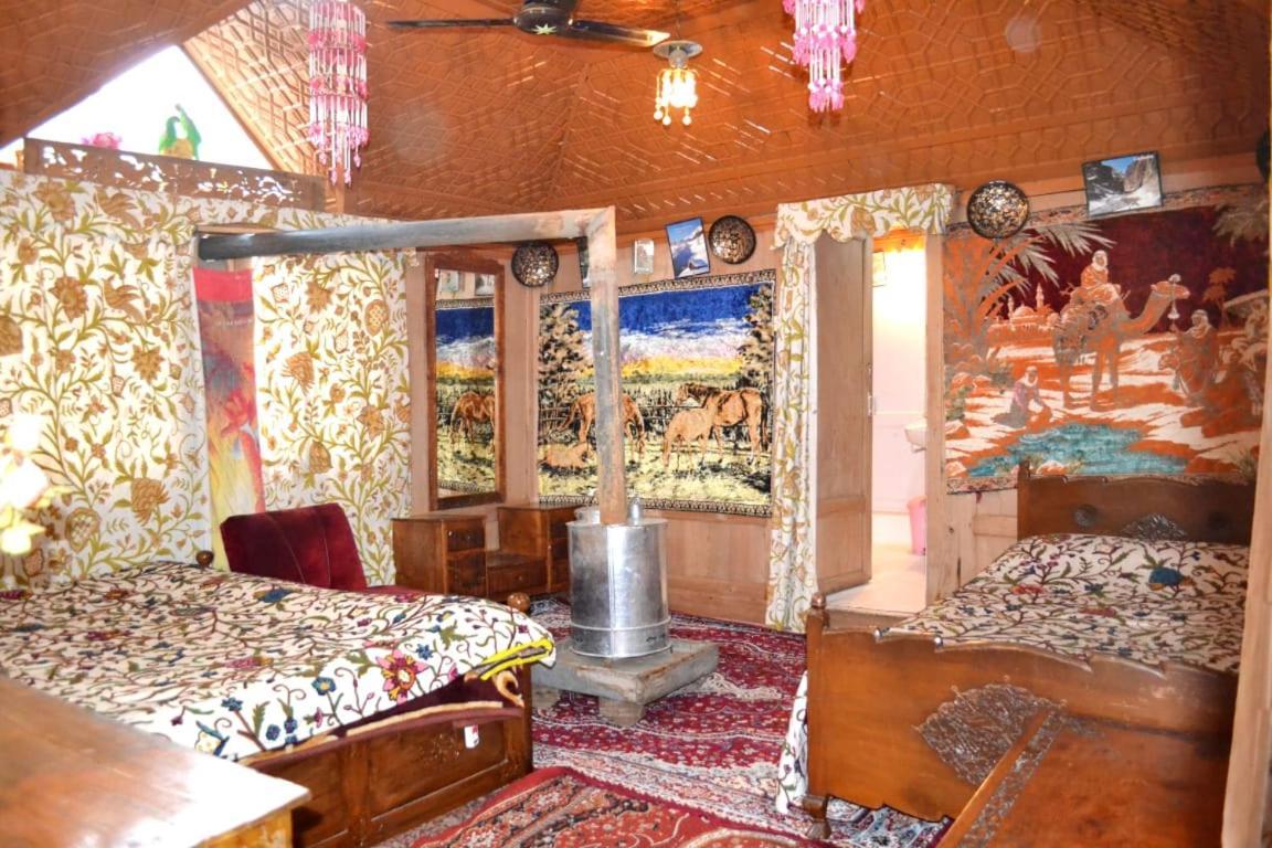 מלון Srīnagar New Minar Group Of Houseboats חדר תמונה